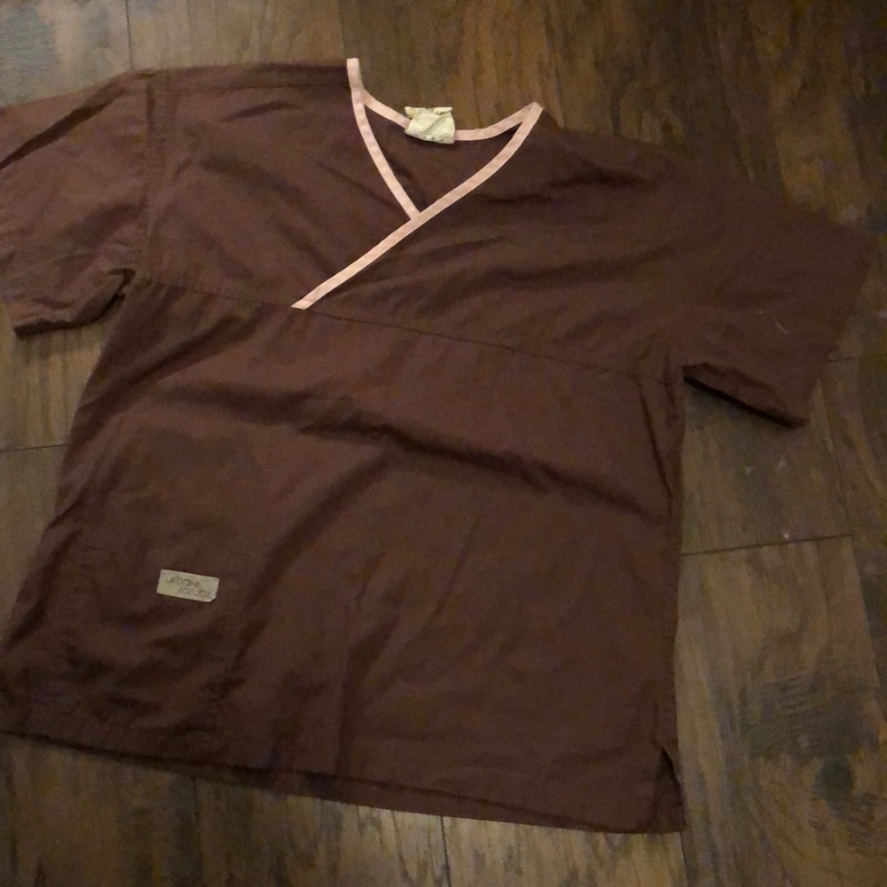 ❌sold❌Urbane Scrubs top